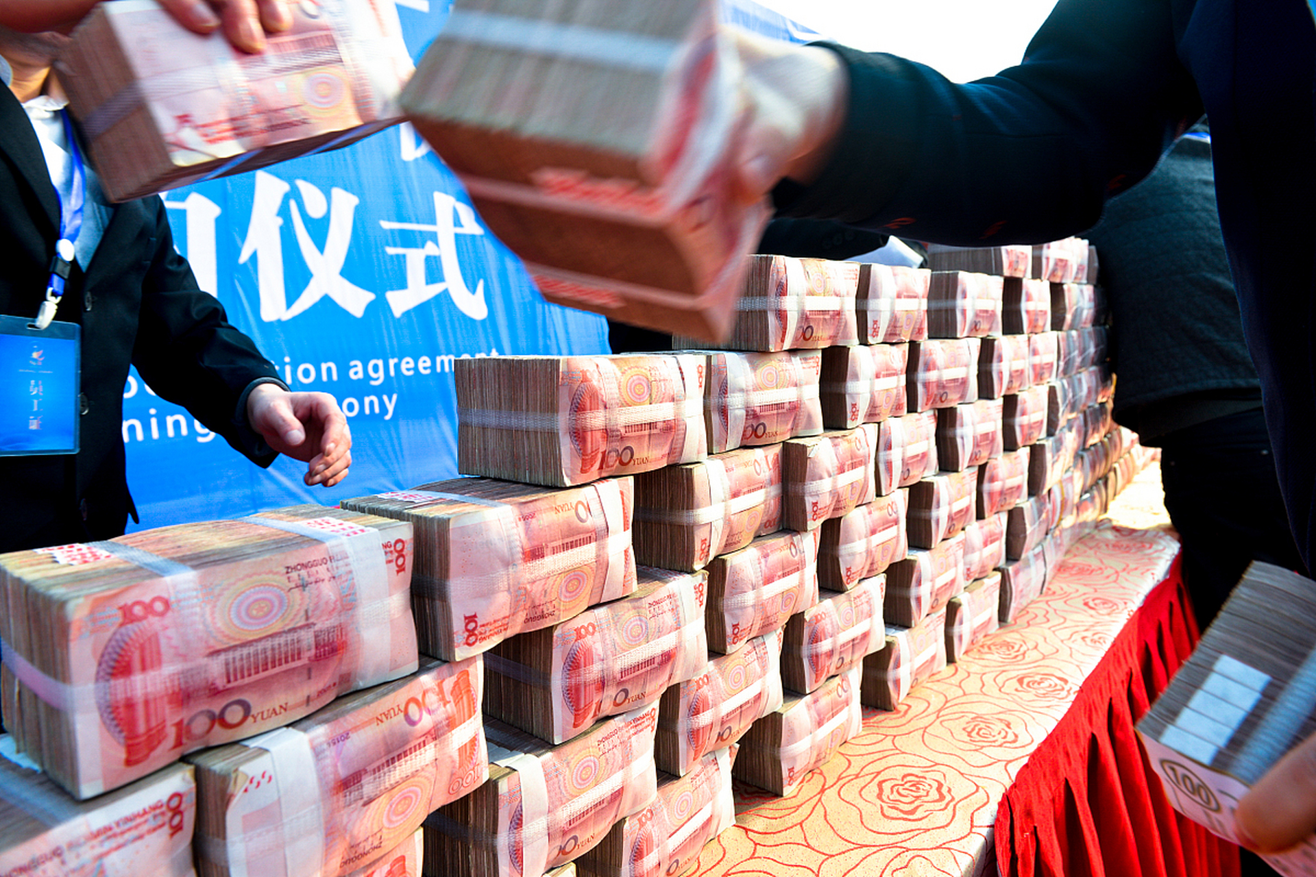 发行货币(发行货币为什么需要黄金储备)